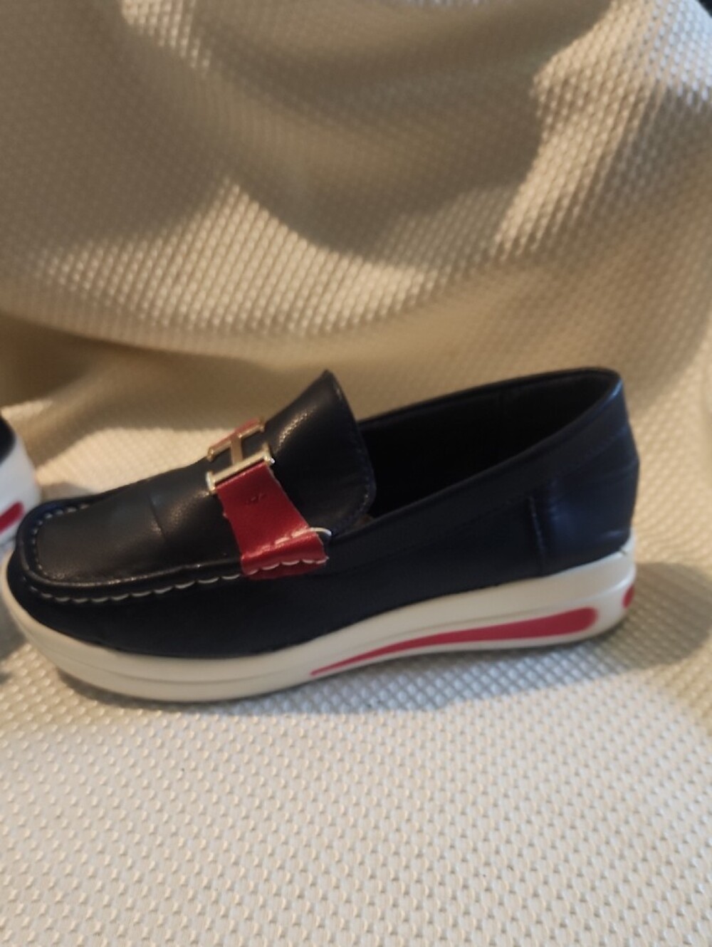 Tommy Hilfiger Navy and Red Slip-On Loafers with Gold H Accent - Picture 10 of 11